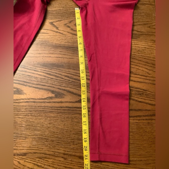 EUC Lululemon Wunder Under Crop - Picture 5 of 5